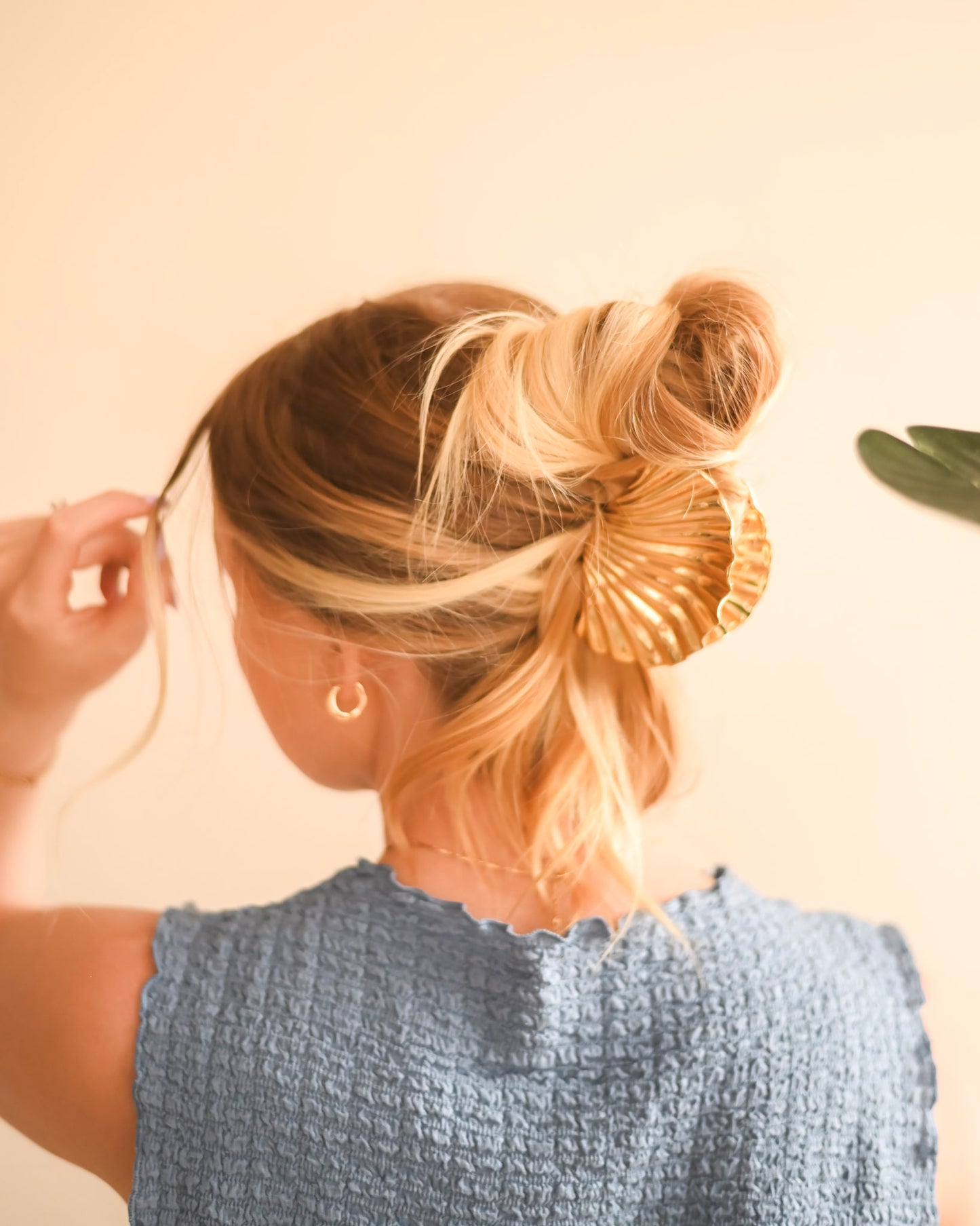 Under The Sea Shell metallic Claw