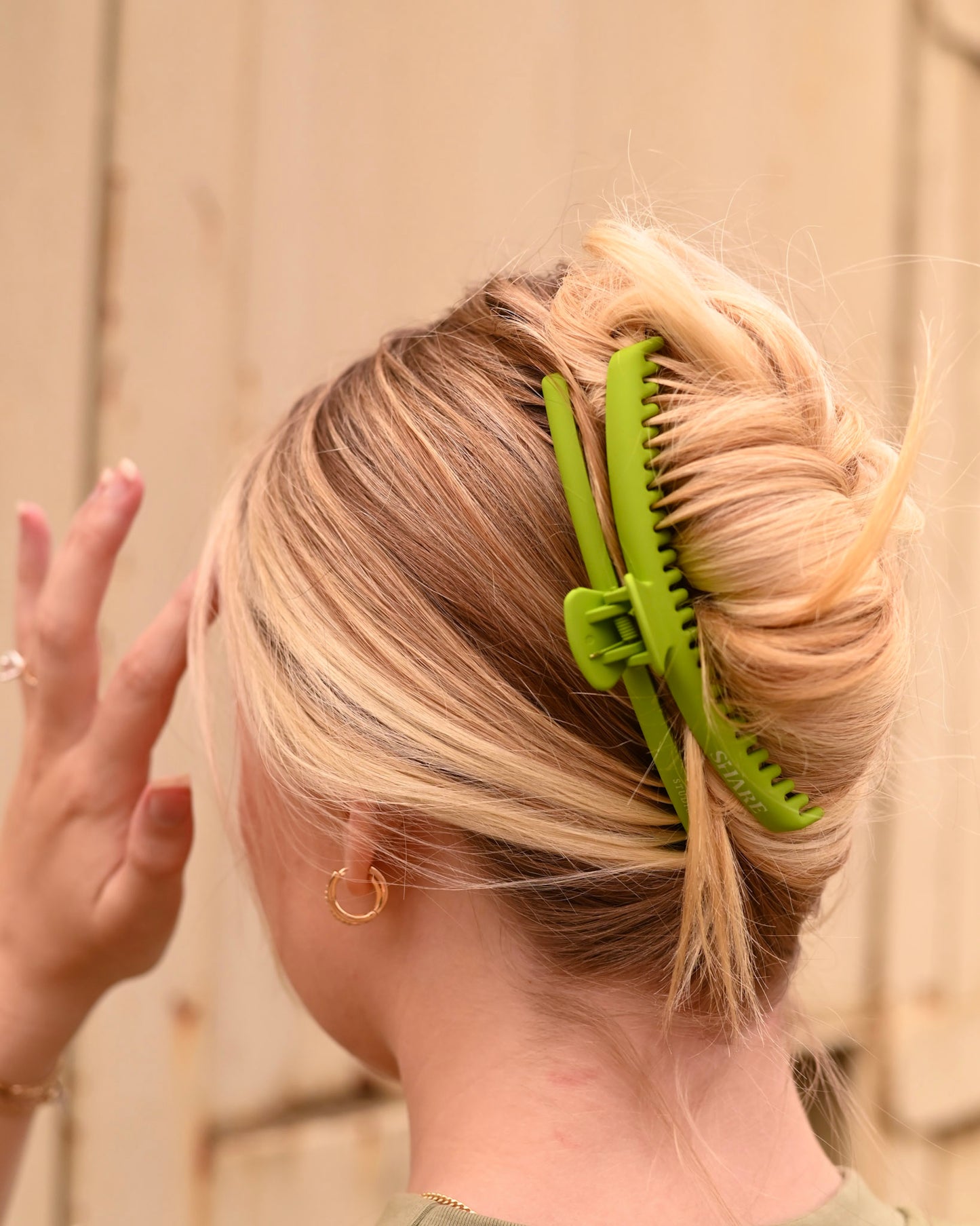 True Green Mega Hold Claw Clip