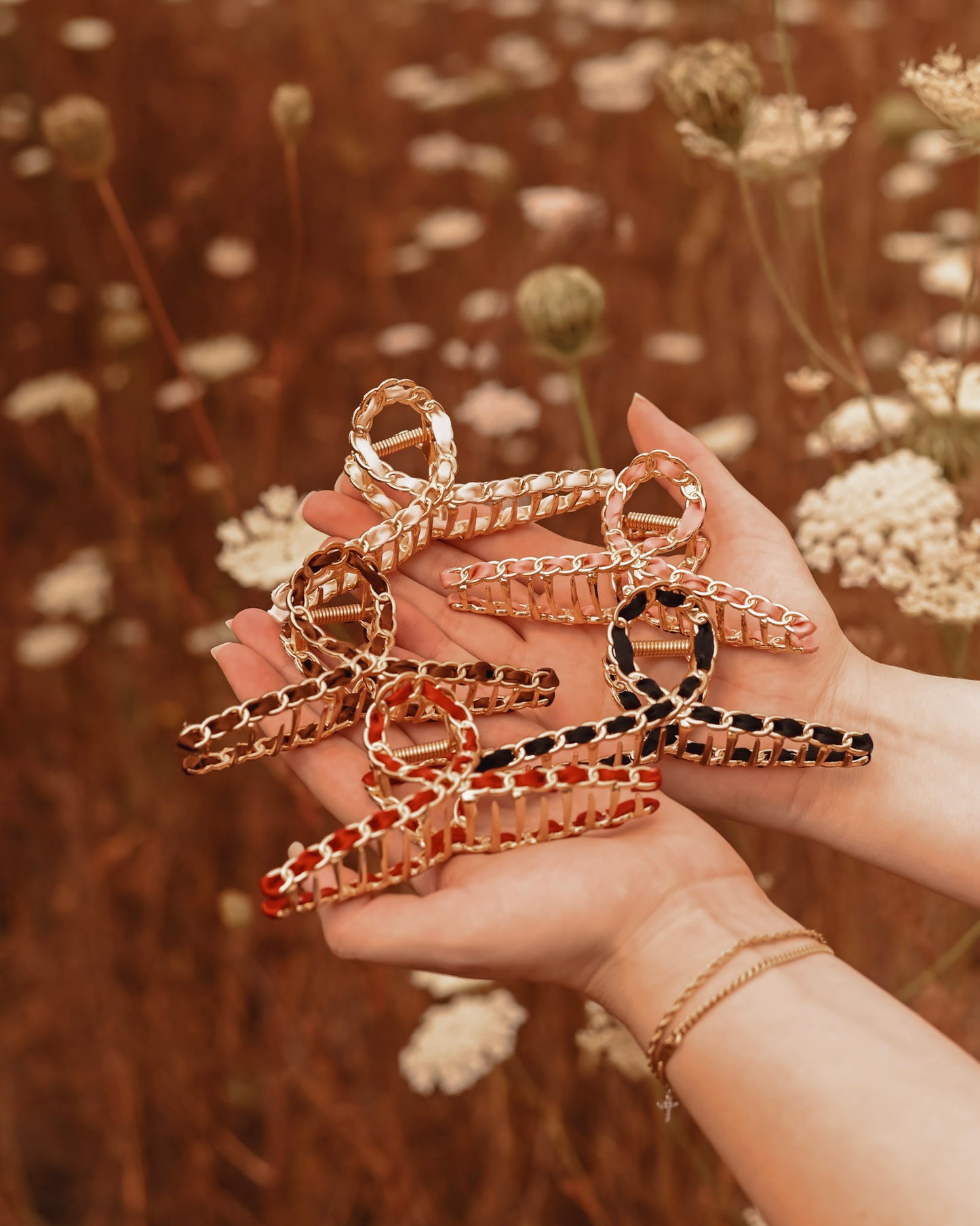 Infinity Ribbon Alloy Claw