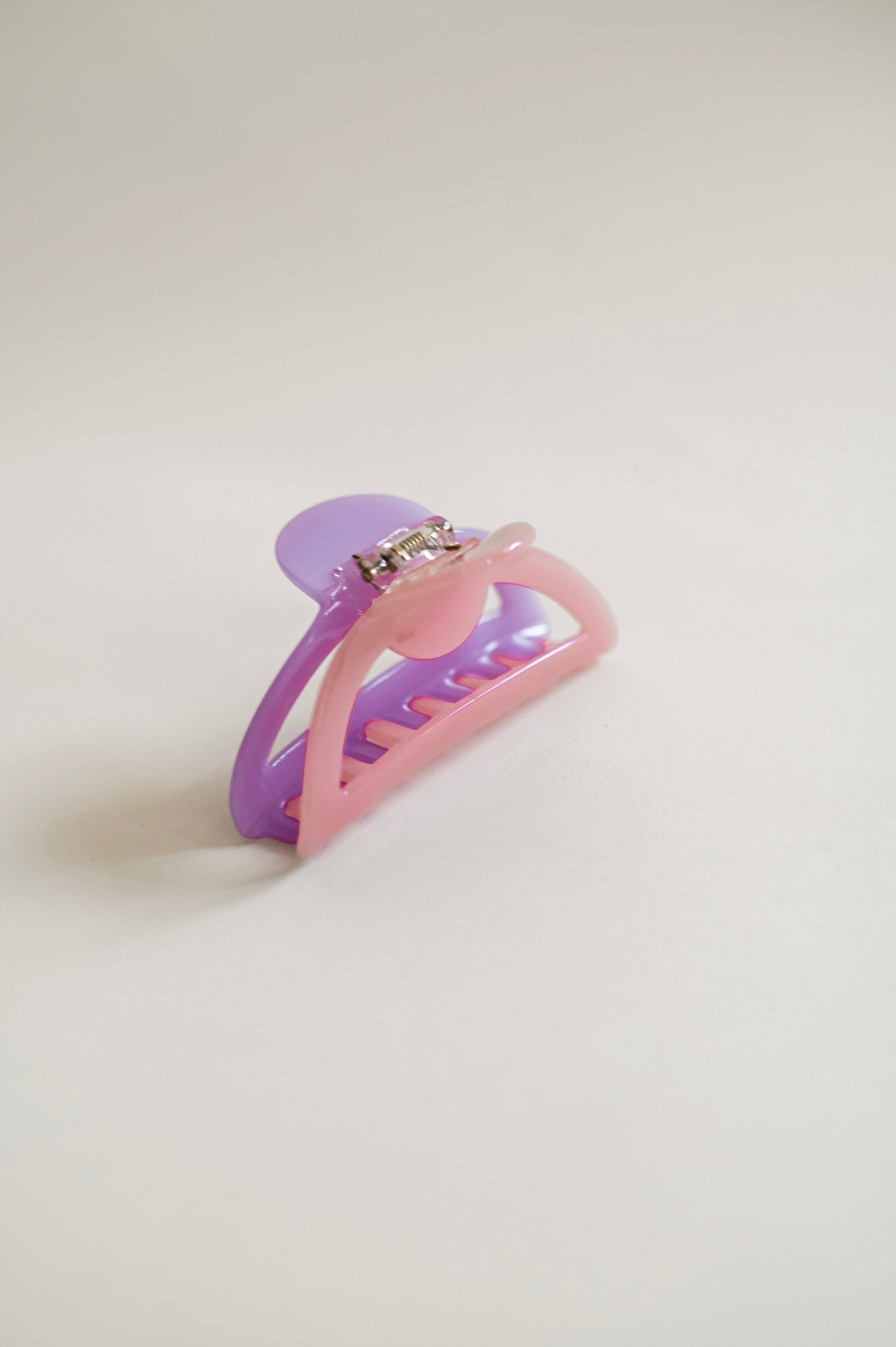 Two Tone Crescent Claw