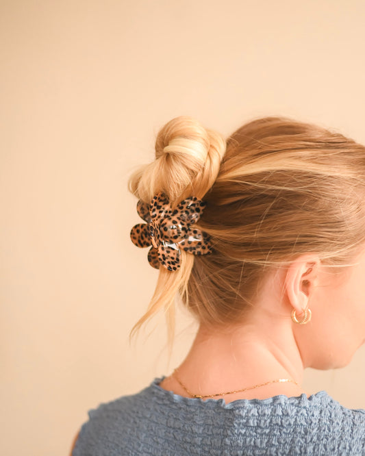 Leopard Daisy Claw // Eco-Conscious