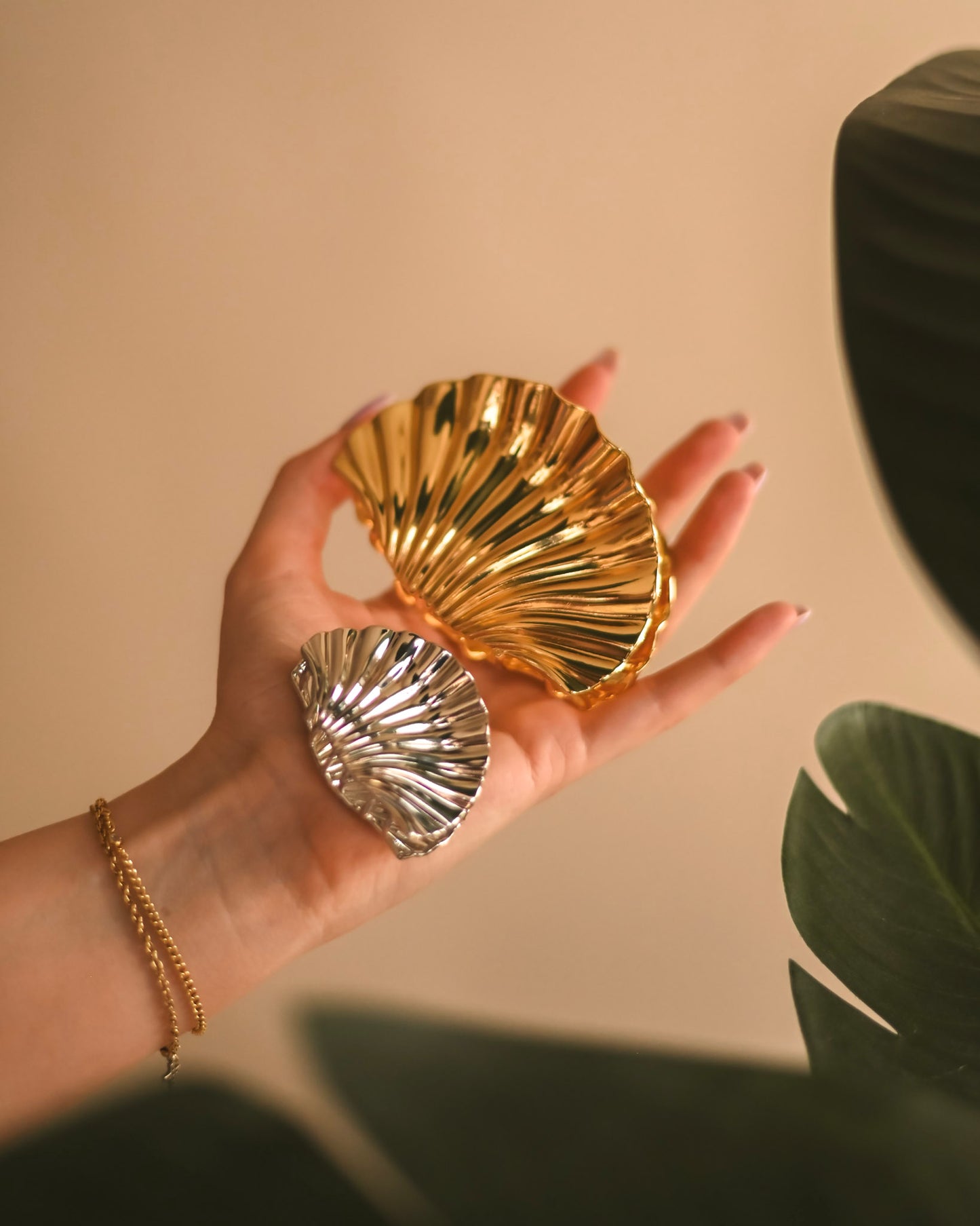 Under The Sea Shell metallic Claw