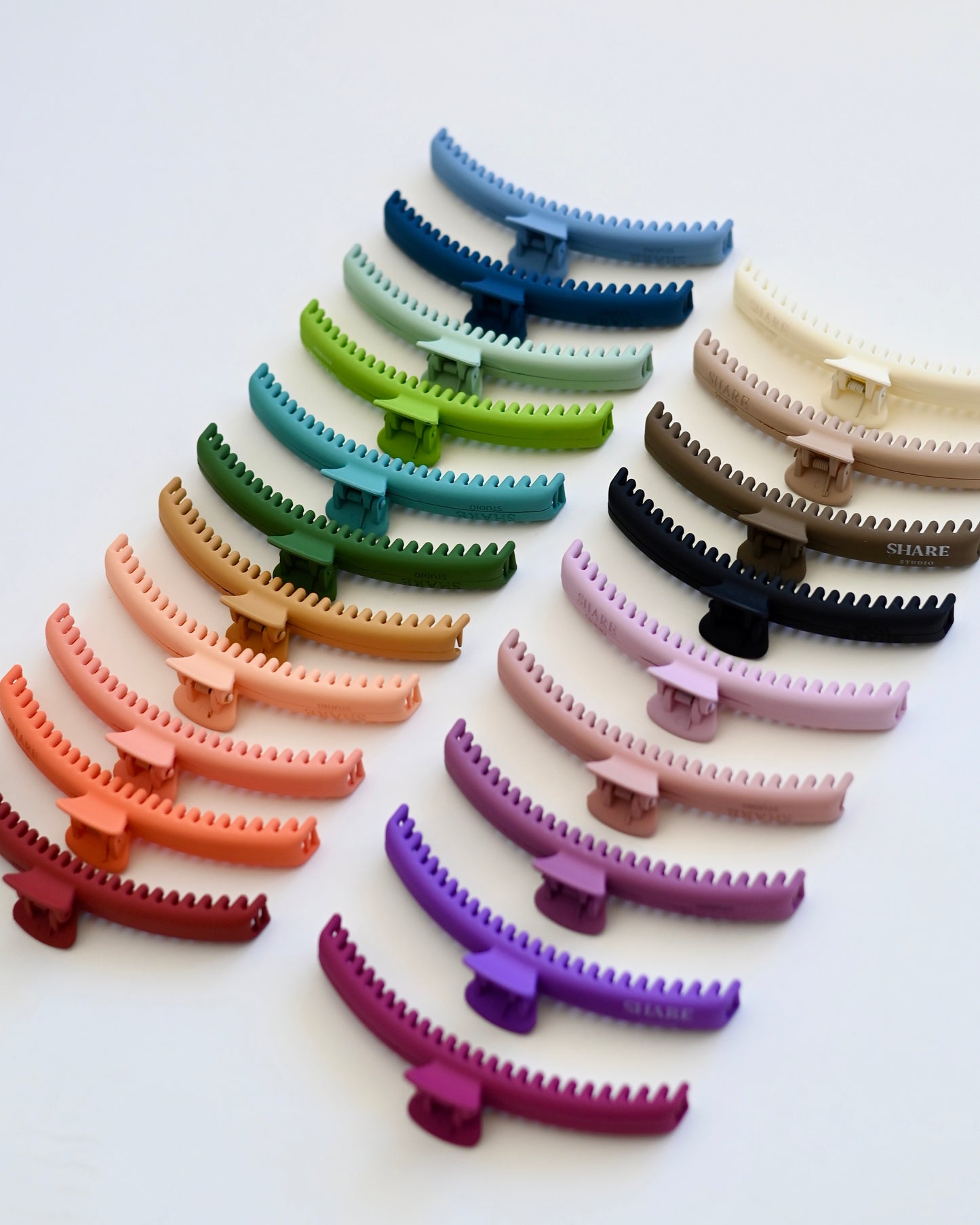 Mega hold clip [solid matte colors]