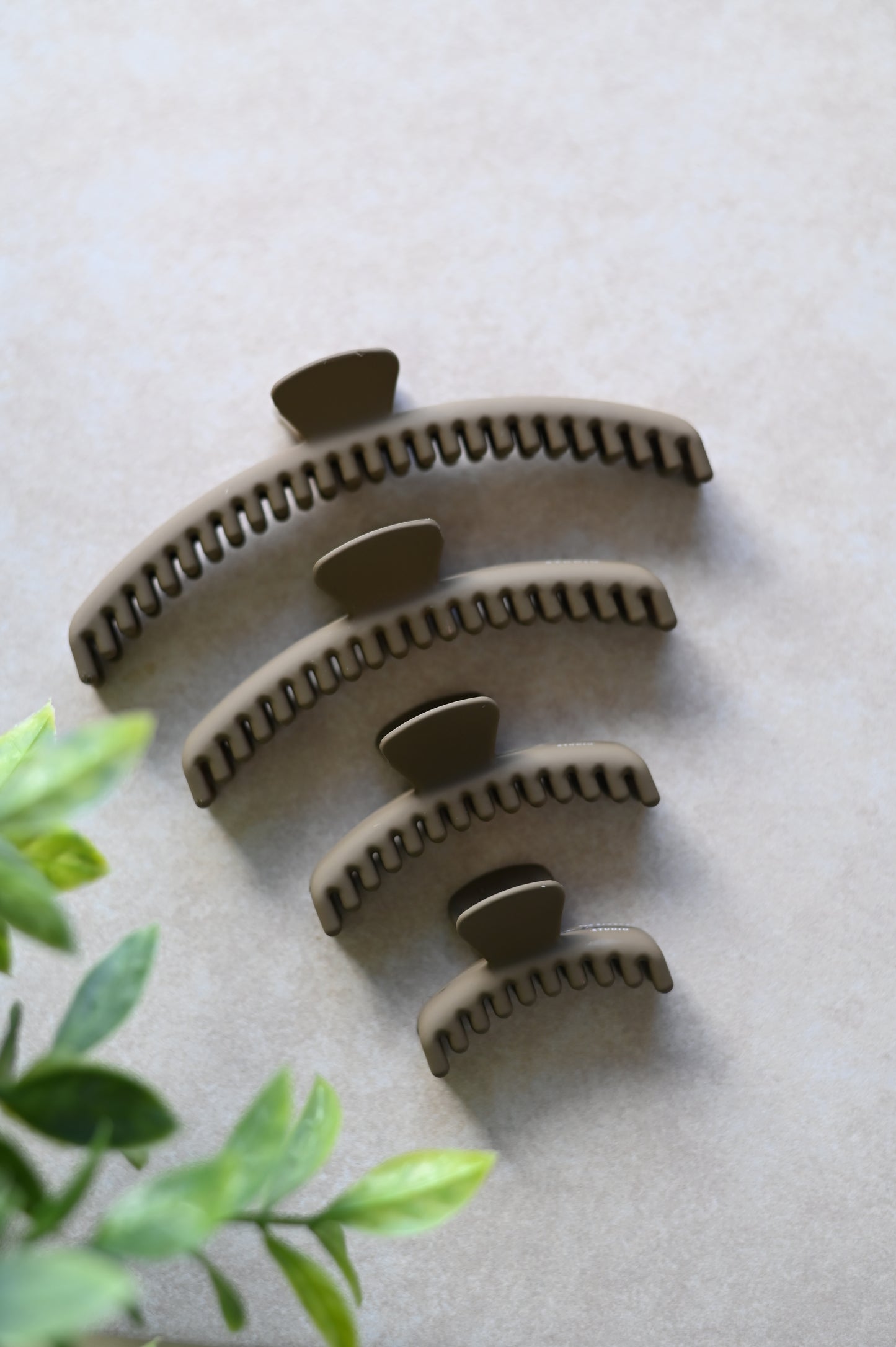 Mega hold clip [solid matte colors]