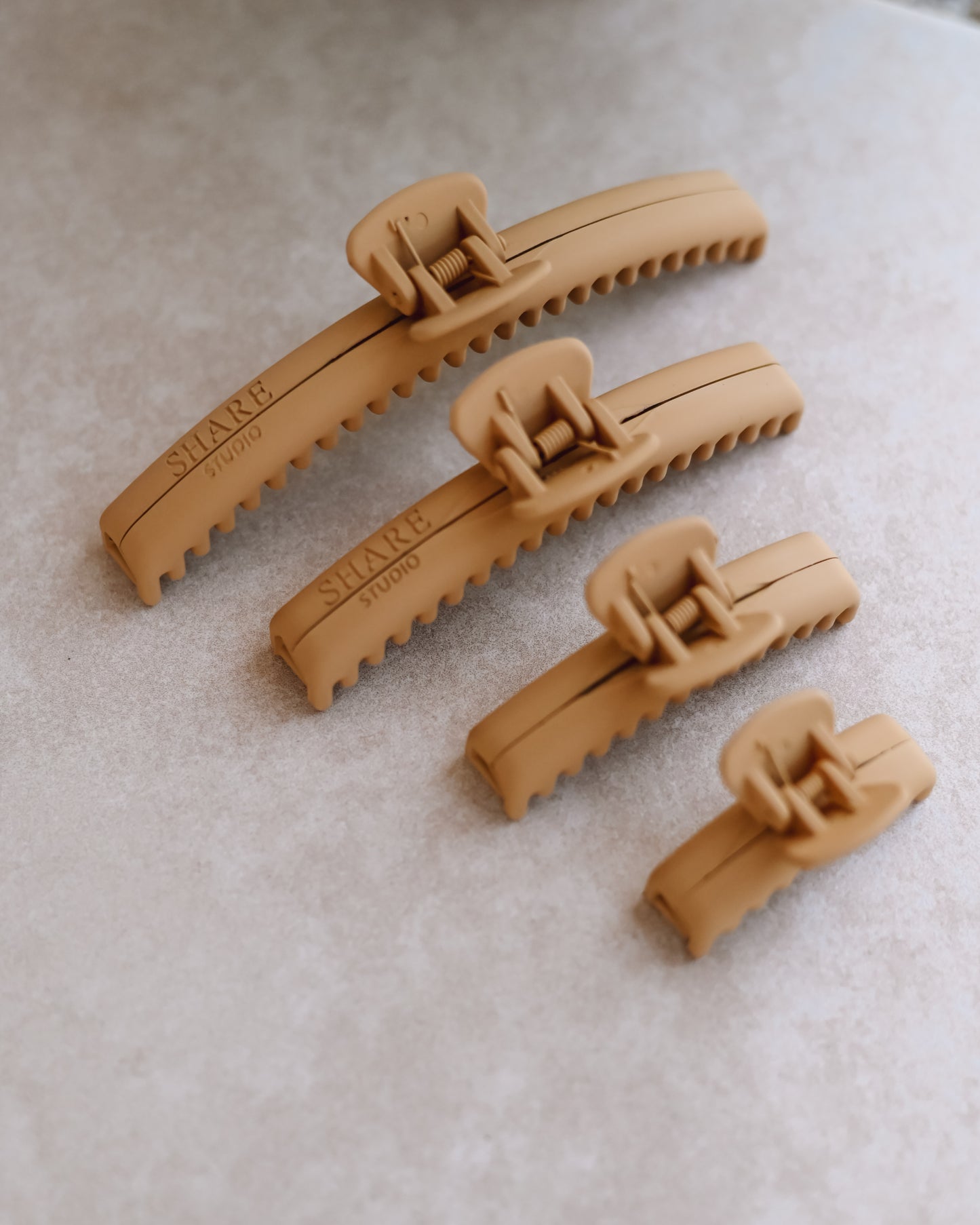 Mega hold clip [solid matte colors]