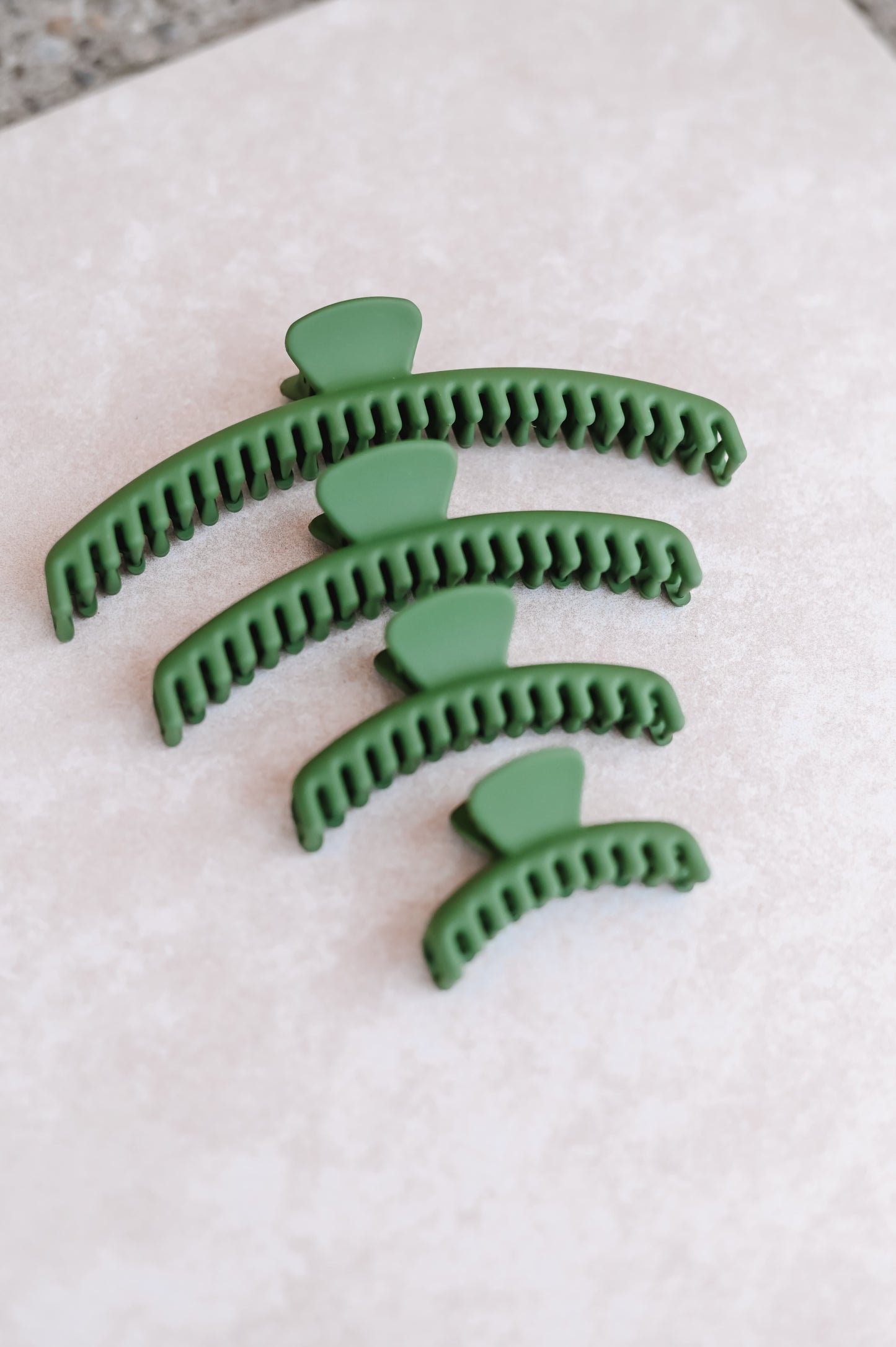 Mega hold clip [solid matte colors]